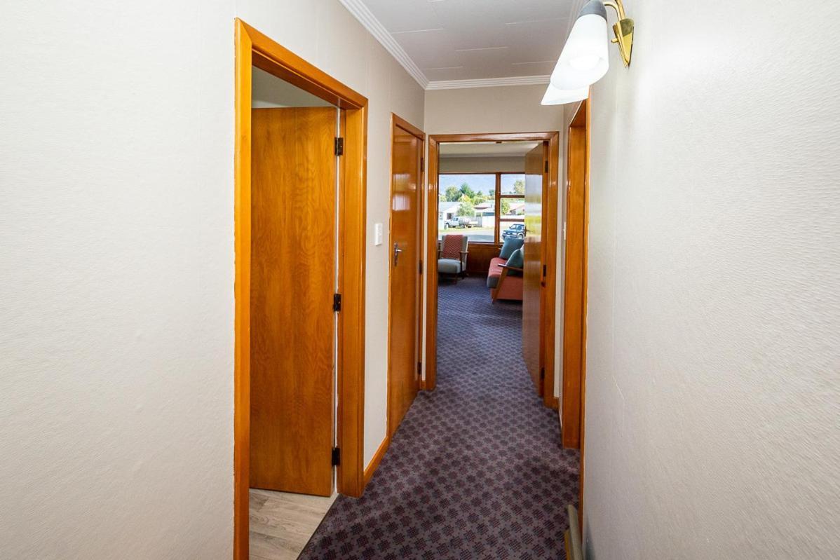 Grand View - Te Anau Holiday Home Eksteriør bilde