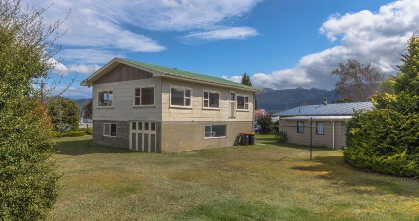 Grand View - Te Anau Holiday Home Eksteriør bilde